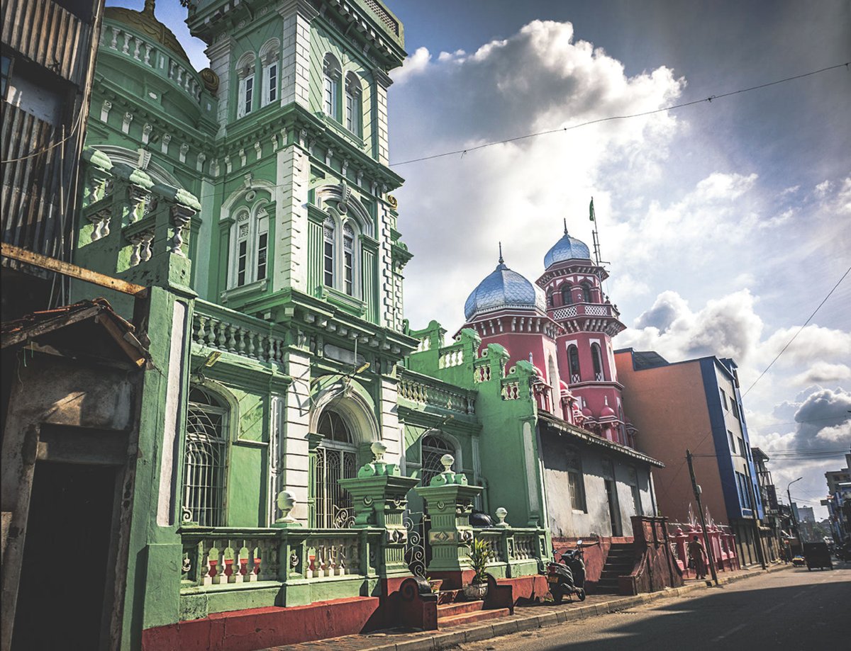 S_MorningLight's tweet photo. THE #MOSQUES OF #MESSENGERSTREET
Fantastic shapes & colours crammed into the narrow confines of #Hulftsdorp. #Colombo #SriLanka. Sept 2020. More@ https://t.co/gRiI00WKh0 #M6MkII & #15_45mm from @Canon_SL
#travelphotography #architecturalphotography #streetphotography https://t.co/Gnr9OVBvpk