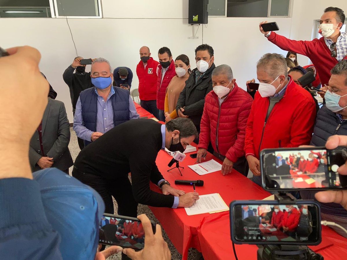 luismahbub's tweet photo. Hoy acordamos con los simpatizantes y militantes del @PRI_SLP  que ir en unidad es la única manera de construir el mejor proyecto para todas y todos los potosinos. 
#GrandesCosasEstánPorVenir 
#LM21 https://t.co/SGeHAZFdiV
