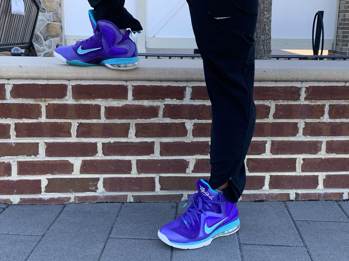 TPettyford's tweet photo. (Day 30) 2012 Release. Lebron 9 ‘Summit Lake Hornets’ @kingjames #lebronjames #lebron #nike #nicekicks #hornets #lebron9 #lebron9s #lebron9hornets #charlotte #charlottehornets #45daysofbrons #brkicks #kicksonfire #kickstagram #sneakerhead #wearyourkicks #wearyourshoes https://t.co/vaK4QkiU1Y
