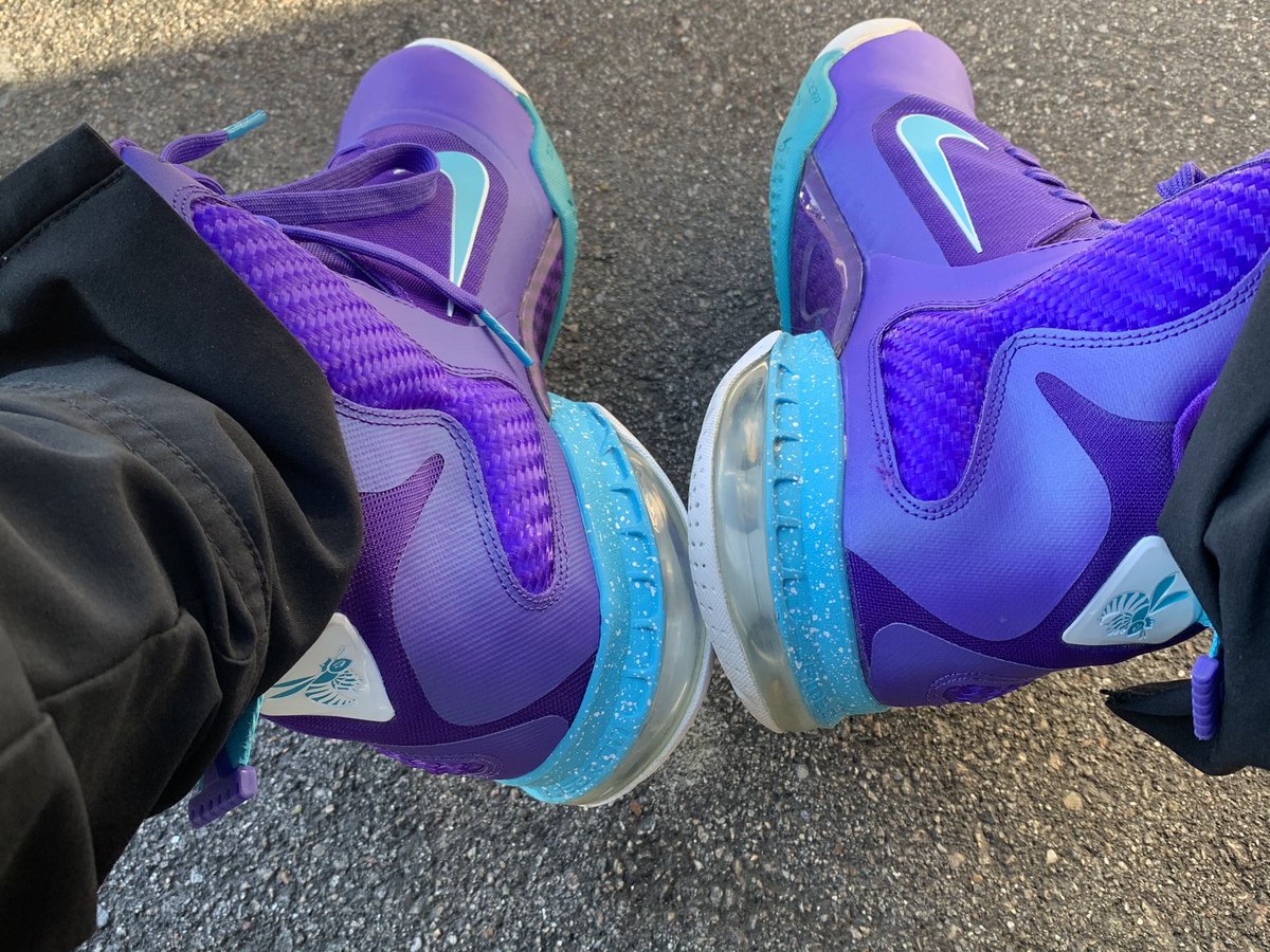 TPettyford's tweet photo. (Day 30) 2012 Release. Lebron 9 ‘Summit Lake Hornets’ @kingjames #lebronjames #lebron #nike #nicekicks #hornets #lebron9 #lebron9s #lebron9hornets #charlotte #charlottehornets #45daysofbrons #brkicks #kicksonfire #kickstagram #sneakerhead #wearyourkicks #wearyourshoes https://t.co/vaK4QkiU1Y