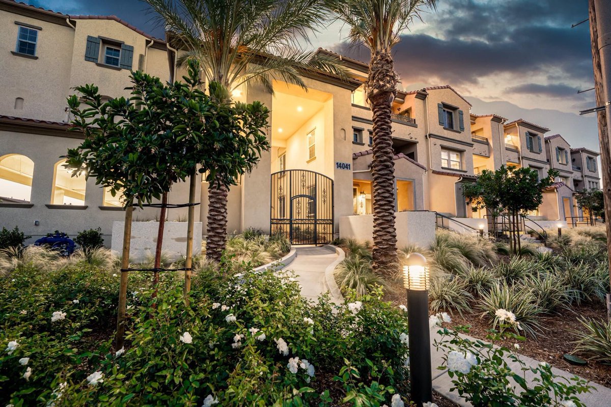 Greenfield_Apts's tweet photo. Completed in May 2020, #GreenfieldApartments #WestminsterCA offers upscale #apartments and #townhomes with spacious floor plans and high-end details. Apply today at https://t.co/HIfZ6FFYTD https://t.co/BfwMAzTlQo