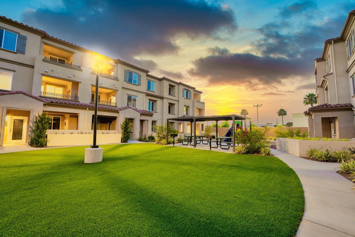Greenfield_Apts's tweet photo. Completed in May 2020, #GreenfieldApartments #WestminsterCA offers upscale #apartments and #townhomes with spacious floor plans and high-end details. Apply today at https://t.co/HIfZ6FFYTD https://t.co/BfwMAzTlQo