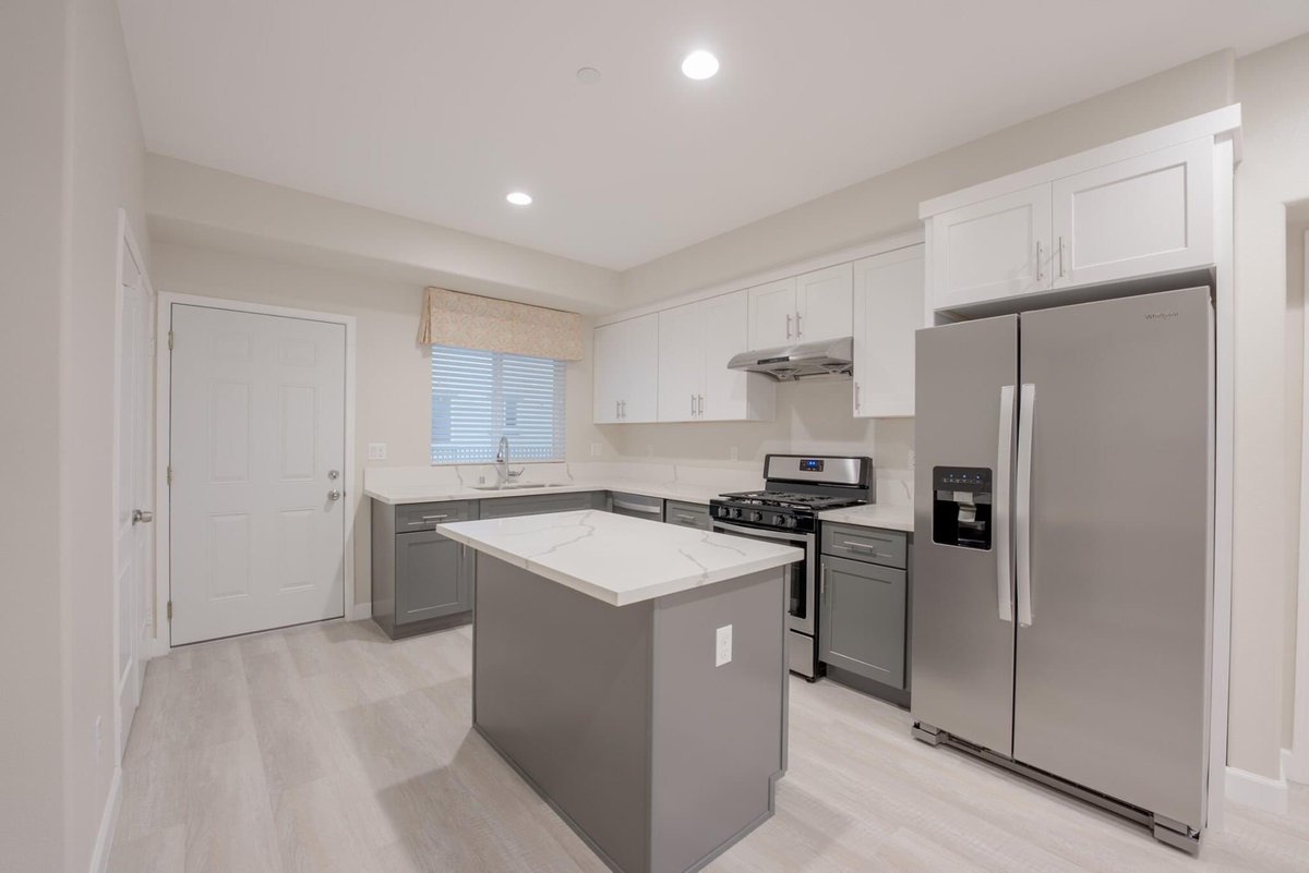 Greenfield_Apts's tweet photo. Completed in May 2020, #GreenfieldApartments #WestminsterCA offers upscale #apartments and #townhomes with spacious floor plans and high-end details. Apply today at https://t.co/HIfZ6FFYTD https://t.co/dhhiEawufJ