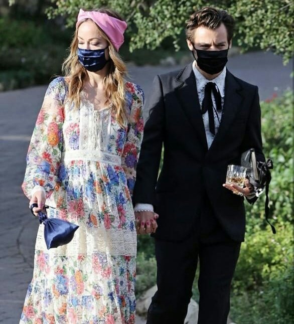 Vale97349634's tweet photo. Solo vengo a decir que no se cojan las manos con nadie por que luego son pareja #HarryStyles #OliviaWilde #halivia https://t.co/WqOGiAqqjY