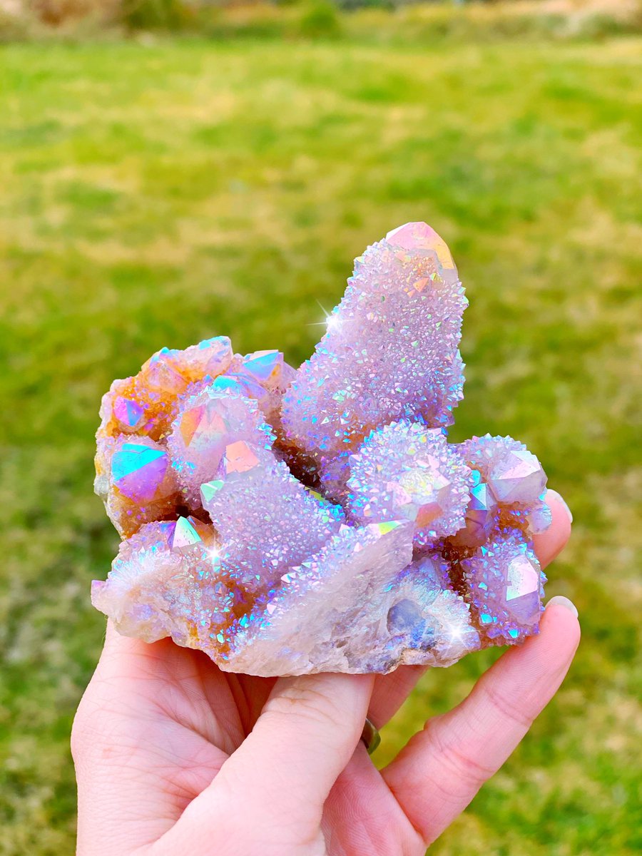 Manda31409's tweet image. Forgot to post this beauty here.
Spoiled myself with this aura spirit quartz for my Birthday💖🌈