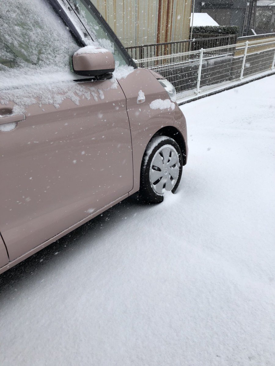 kokurahigashifc's tweet photo. 2021/01/07(木)
13:30 18:30 20:00クラス中止します❄️
雪が積もり始めました
凍結すると危険なので、13:30クラスから中止します。
皆様気をつけてお過ごし下さい。
#jazzercise
#classescancelled
#北九州市 #小倉南区 #中吉田
#ジャザサイズ小倉東フィットネスセンター https://t.co/UDH6XNbAc6