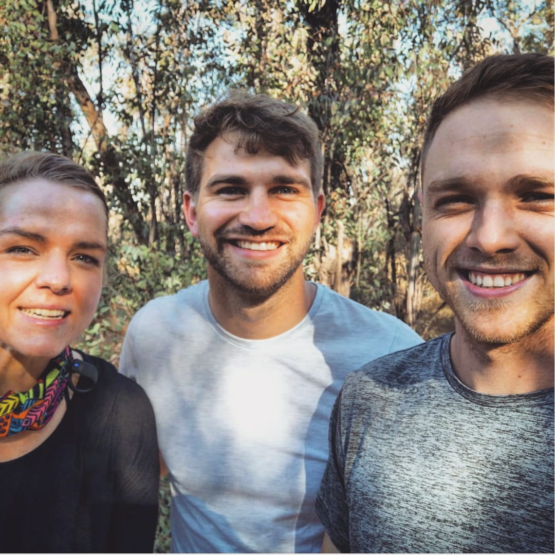 Stof op ons tekke, longe aan die brand. 🏞️

Daars min dinge so lekker soos draf op n grondpad. Dit vat my terug na daardie landloopdae op laerskool. 💪🤙

Nuwe jaar. Nuwe doelwitte.

#PierreNel #lifestyle #running #Singer #Doctor 
#friends #fitness #health #Motivation #newgoals