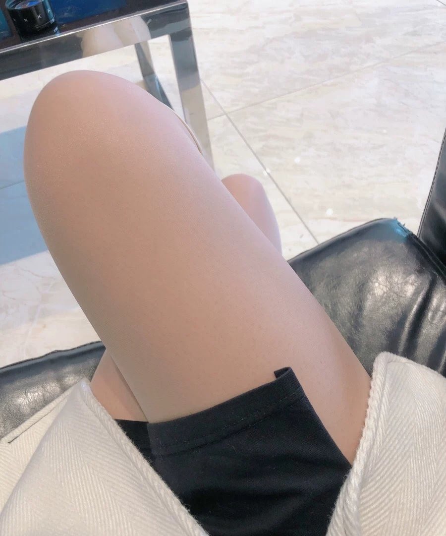 坚持每天更新。去年冬天的我，腿好像比现在要粗的样子😂😂 https://t.co/8Q60ctgtO5