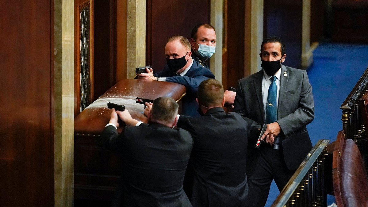 Photos for comparison via  @tr00p3RR  https://twitter.com/tr00p3RR/status/1347042890409762817?s=20