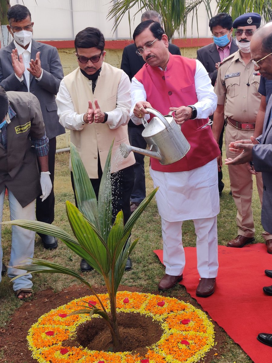 JoshiPralhad's tweet photo. Planted a tree on the  occasion of NALCO Foundation Day at NALCO Research &amp; Technology Centre in Bhubaneswar, Odisha. Emphasised on sustainable and environment-friendly mining. https://t.co/UllkBvw7Eh