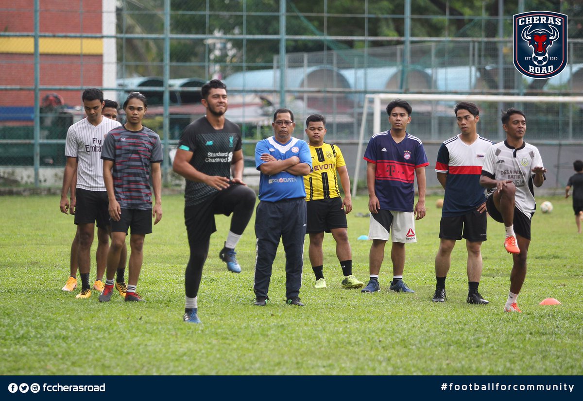 CherasFc's tweet photo. Sekitar sesi latihan pra-musim 2021 di Padang Bolasepak Flat Sri Johor petang semalam.
.
#cherasroad #jalancheraskl #footballforcommunity #football #presession https://t.co/QfD8H4FzUM