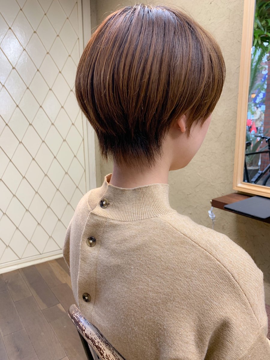jiku_goodybase's tweet photo. ショートヘアは後ろからの見た目も大事です
#下北沢 #ショートヘア #下北沢美容室 #goodybase https://t.co/IFLBwuKzaF