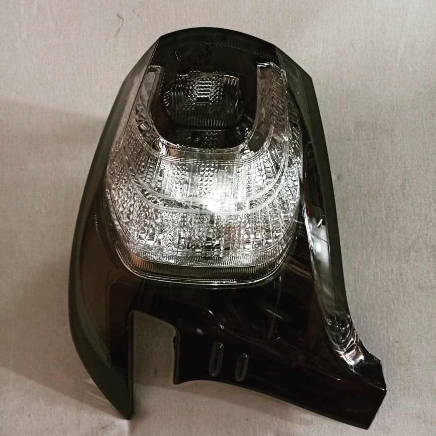 TokoYaya's tweet photo. Stoplamp Sienta {STD} 0813-8606-7344 :Yaya Motor https://t.co/TdOYEklCpV