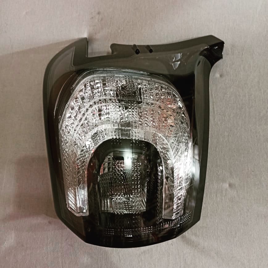 TokoYaya's tweet photo. Stoplamp Sienta {STD} 0813-8606-7344 :Yaya Motor https://t.co/TdOYEklCpV