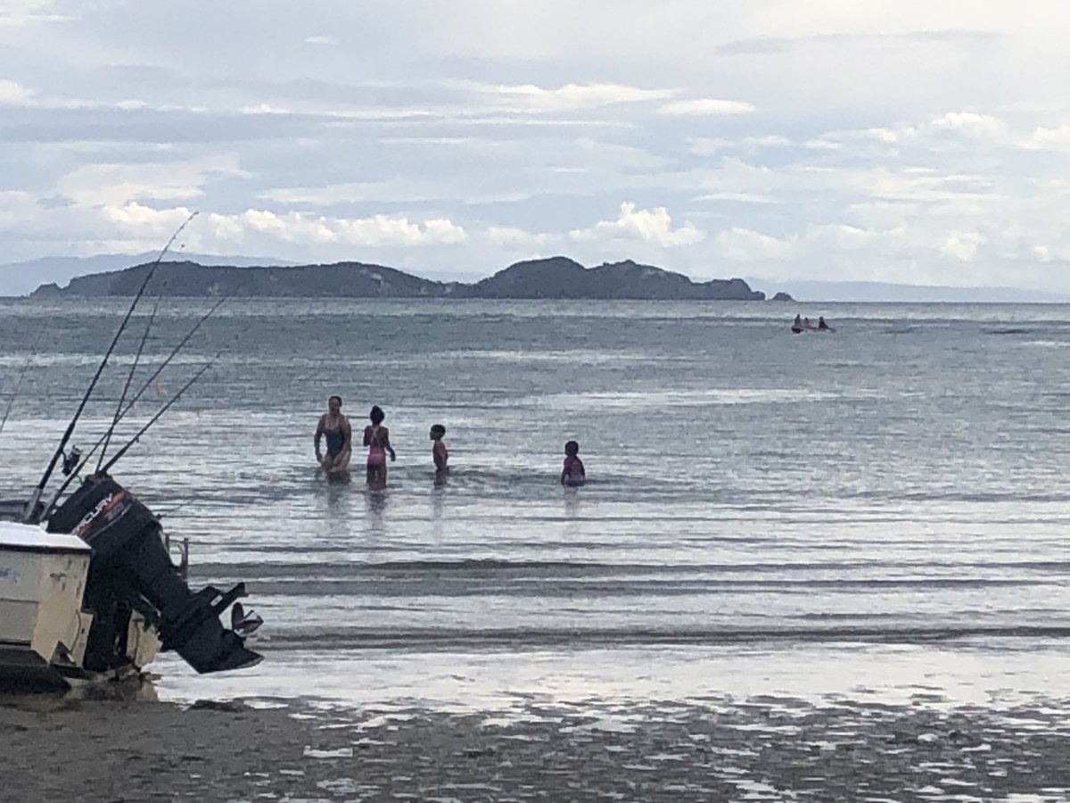 MphoMbiyozo's tweet photo. Beach bums...#ExploringNZ #NorthIsland https://t.co/ujx0Pv3C3Q