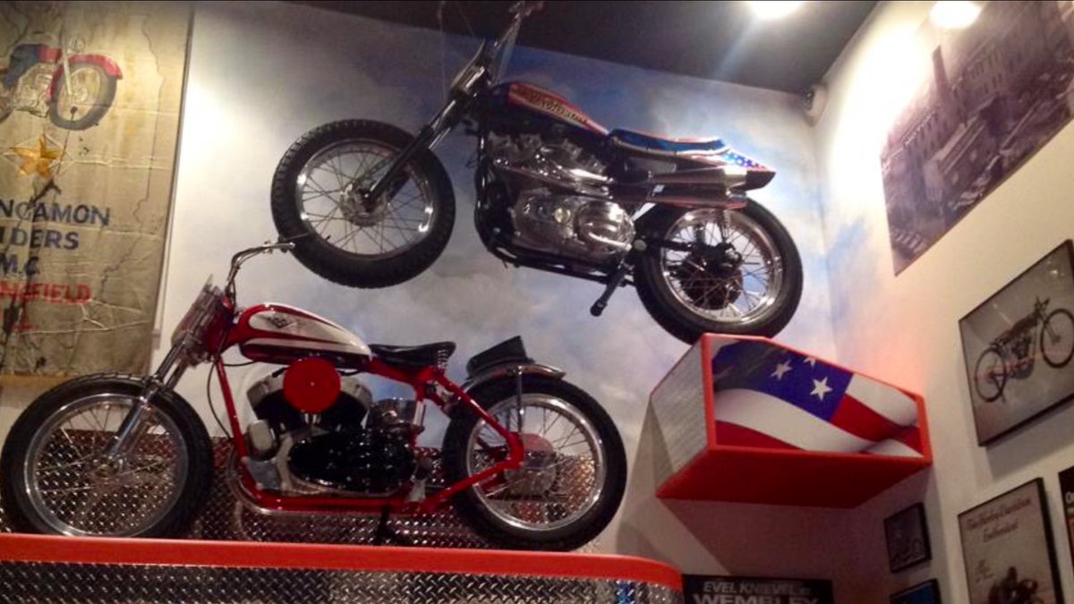 ripjetson9's tweet photo. Evel is something that everyone can relate to and doing this car really meant something to Steve and myself. 

The Team Ripper shop actually housed one of Evel’s wheelie bikes before we moved a bunch of race cars in https://t.co/VdBna9IJ7U