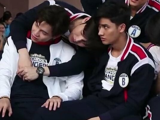 REVLISESIRLLA`เตนิวเป็นเฟื่อนกัน tweet media