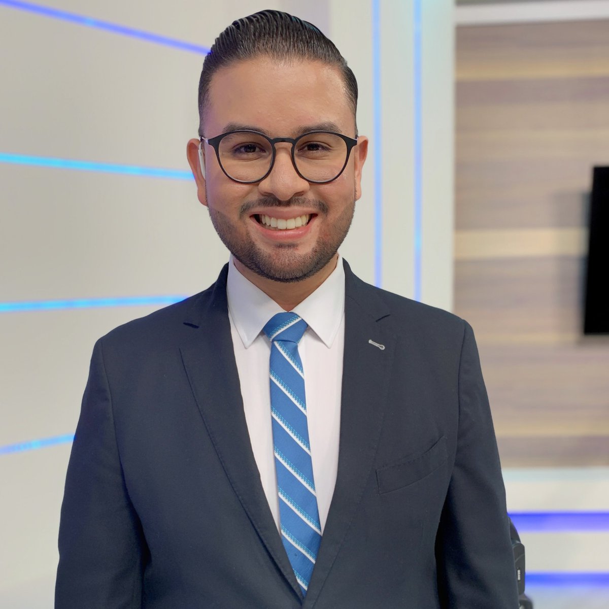perezdiazmx's tweet photo. Comenzando el año duro y con todo.
A quienes me escuchan y me ven ¡GRACIAS!↗️

Pendientes de l-v
•7:00 - 8:30 am en #TelevisaSinaloa
•2:30 - 4:00 pm en #RadioFórmula
•8:00 - 9:00 pm en #TelevisaSinaloa

Y los jueves:
•9:00 - 10:00 pm #ForoSinaloa https://t.co/InmNfCBbNi