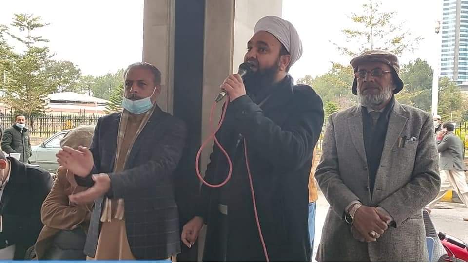 Voiceofxpose's tweet photo. اسلام آباد میں اسامہ ندیم ستی  کے والد چچا اور دیگر برادری کے ساتھ اظہار تعزیت اور ہر حوالے سے تحریک لبیک پاکستان کی طرف سے مکمل تعاون کی یقین دہانی کرائی گی۔ https://t.co/JFydyZjwlM