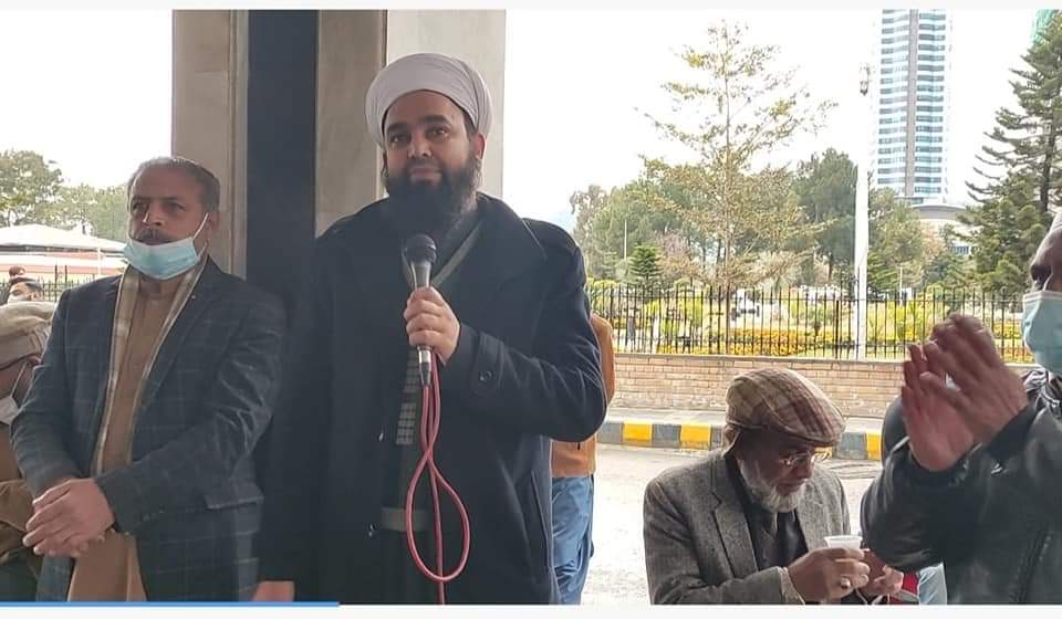 Voiceofxpose's tweet photo. اسلام آباد میں اسامہ ندیم ستی  کے والد چچا اور دیگر برادری کے ساتھ اظہار تعزیت اور ہر حوالے سے تحریک لبیک پاکستان کی طرف سے مکمل تعاون کی یقین دہانی کرائی گی۔ https://t.co/JFydyZjwlM