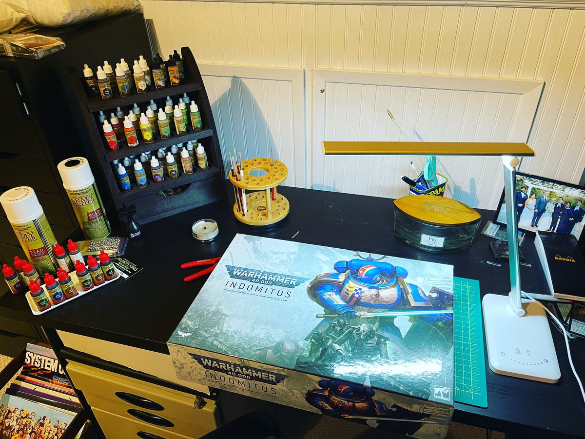 OhGeezItsBrad's tweet photo. Childhood dream realized: having a hobby paint/assemble station. So stoked! #warhammer40k #hobbycorner #miniatures #warhammer #gameworkshop https://t.co/MNwcjwey9w