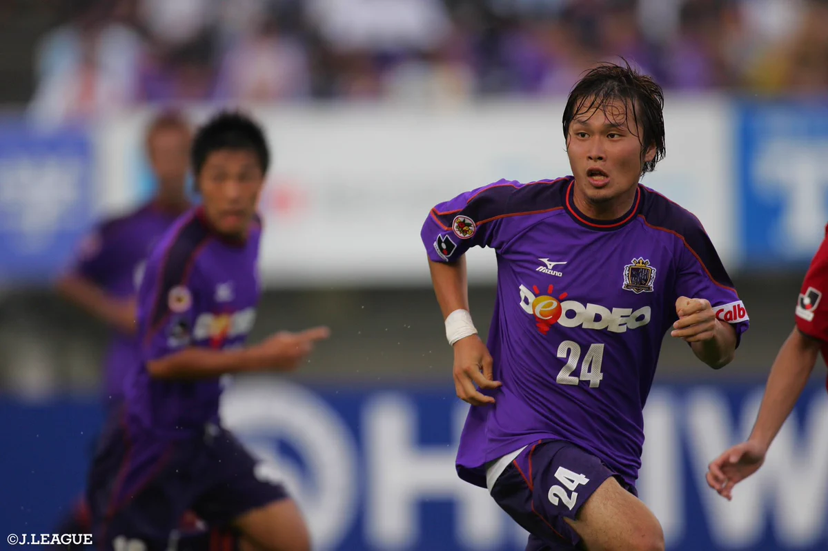 2005~06　サンフレッチェ広島　ユニフォーム　前田俊介選手 ErGyiFRVcAMzIOb?format=webp&
