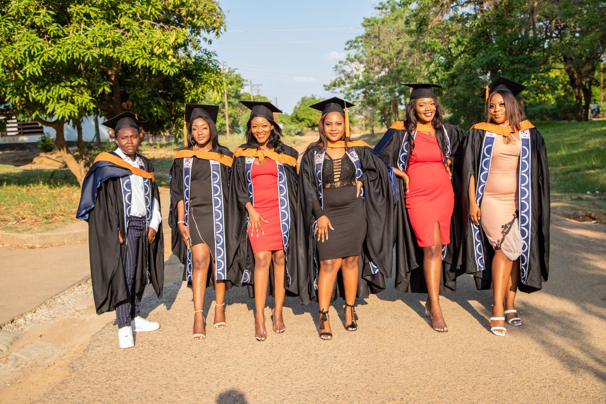 Miss_Kayira's tweet photo. 2020 wasn't so bad after all๐ But We are definitely grabbing everything in 2021๐ชโจโค๏ธ.
#Gods_Speed๐ฏ
#Forever_Grateful๐๐ฅบ๐
#Resilent_Graduate๐
Is it showing uko?๐
https://t.co/xLBbDhkIBo