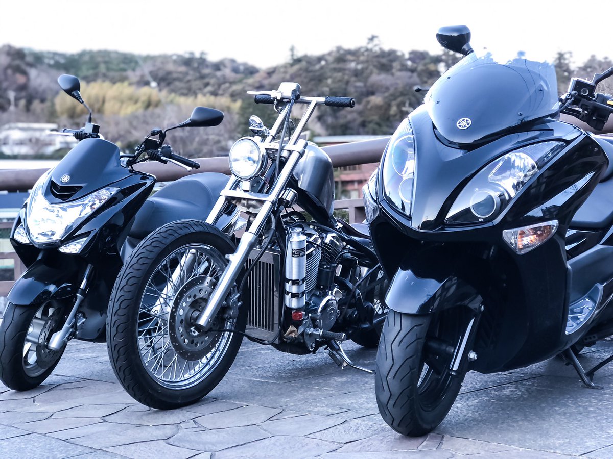 xxxmotoixxx's tweet photo. 先日、年明けてからすぐに同郷のミュージシャン&amp;楽器メーカーのチームで新年のプチツーリングに行ってきました(^^)

去年は全然バイクなんて乗れなかったので今年こそはと思ってましたが、寒すぎて耐えられなかったので、次は夏でお願いします！笑

#ベーシスト #ギタリスト #バイク  #地元 https://t.co/7H7tykKV9h
