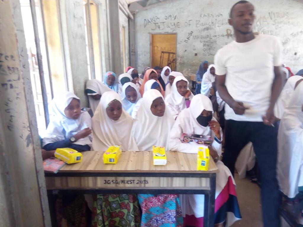 REDHelpAfrica's tweet photo. Our maiden #RedPush at Government Girls Secondary School Ringim, Jigawa was a success.
Personal hygiene talks 💡
Free Sanitary Pads to 50 Girls ❤️
Thanks to state coordinator Jamilu Mohammad & staffs of Govt. Girls Secondary Sch. Ringim.
@AbdulMahmud01
@NekkaSmith
@LadyGrasha https://t.co/jFgMV6DFY4