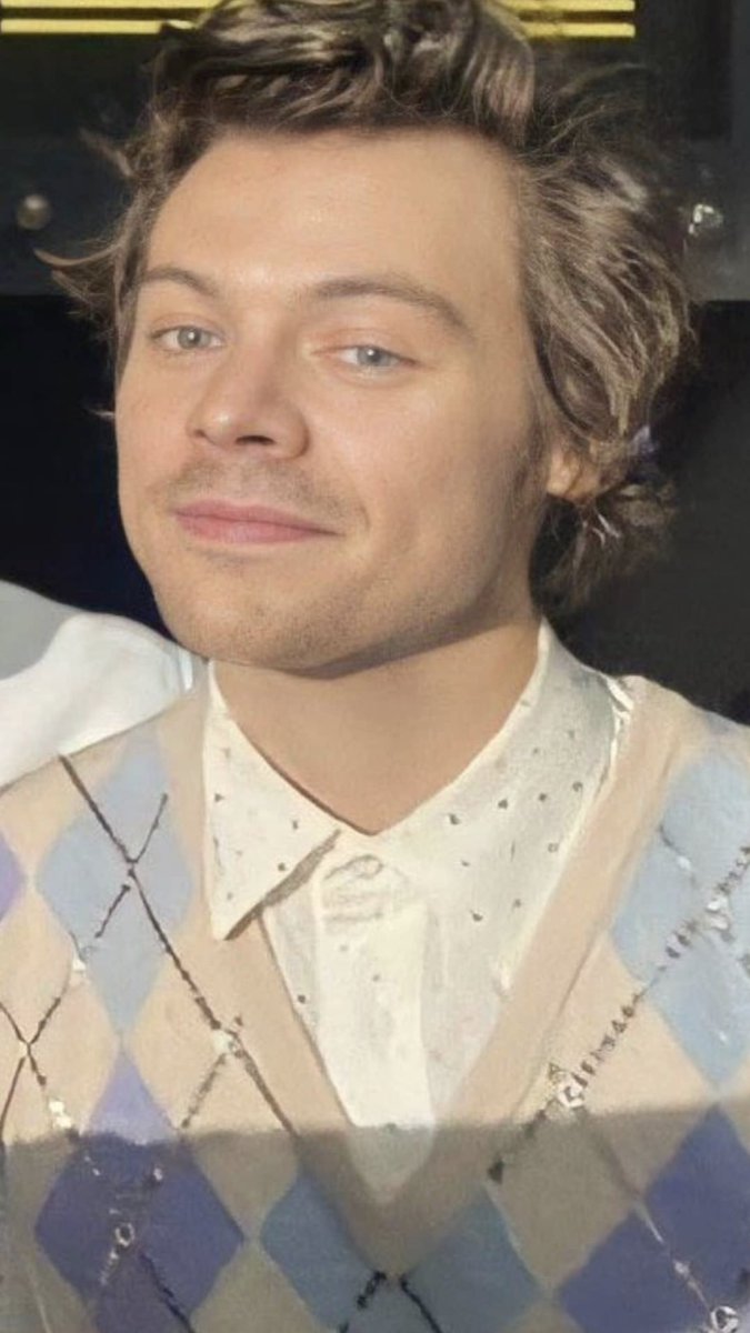 _BaByAnGeL_G's tweet photo. If you love @Harry_Styles you have to respect his relationship. No matter what. He’s an human being and he has feelings like us. #HarryStyles #OliviaWilde treat Olivia with kindness please. https://t.co/lmBCELGtsh