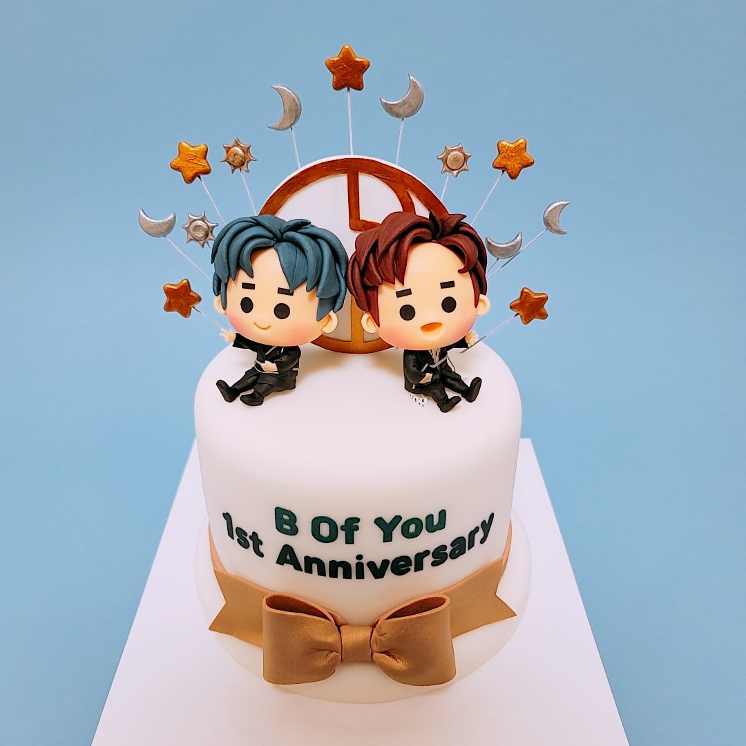 BofyouG's tweet photo. 🎂
마이엔젤 무대를 컨셉으로 만들어진
비오브유 1주년 기념케이크를 무사히 전달했습니다!🥳

참여해주신 많은 미츄여러분 감사합니다💛

#BOfYou_1st_Anniversary
#비오브유_1주년_언제나_같이걷자 https://t.co/p7sGlOkBO6