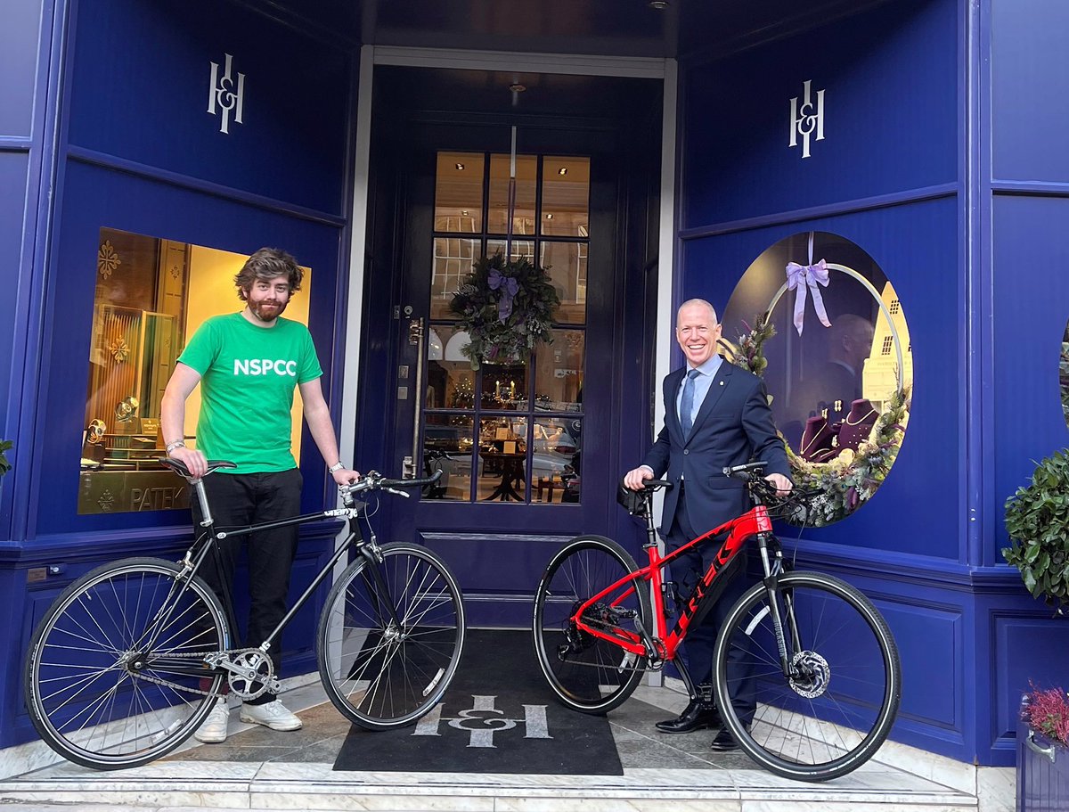 hamiltoninches's tweet photo. In the run up to Christmas, our team were busy helping with a gift of a different kind. We are proud to have raised over £8,000 for the NSPCC who help bring change to so many young lives.

Find out more about our 154 Challenge.

https://t.co/2bcYtA8BFa https://t.co/l41SDebFZC