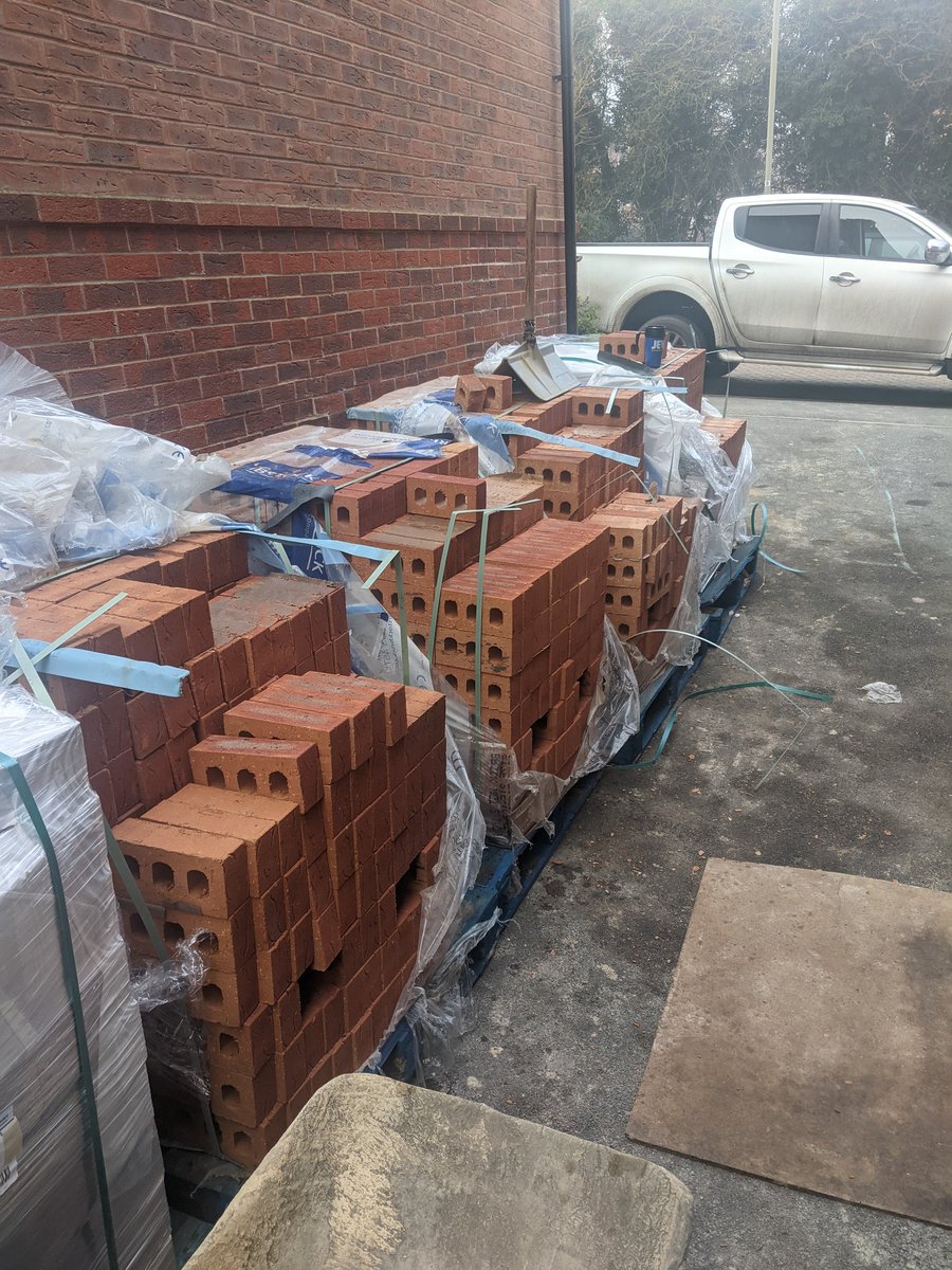 grandui's tweet photo. Always happy when we can source the exact same brick the house was originally built with! Massive thanks to @Huwsgray for delivering 48hrs after ordering! #bricks #building #happyclient #buildingwithpride https://t.co/jZwkmJ7lGC