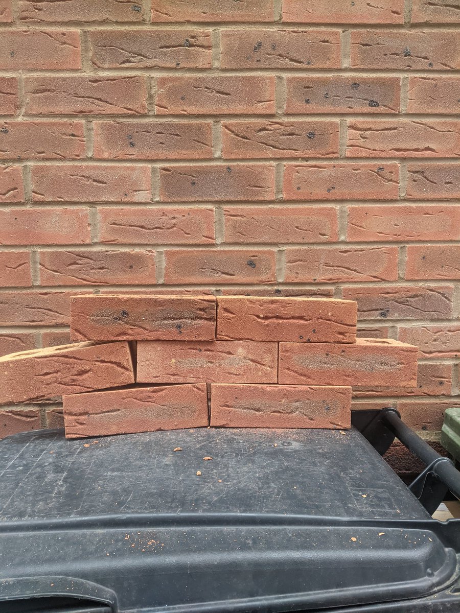 grandui's tweet photo. Always happy when we can source the exact same brick the house was originally built with! Massive thanks to @Huwsgray for delivering 48hrs after ordering! #bricks #building #happyclient #buildingwithpride https://t.co/jZwkmJ7lGC