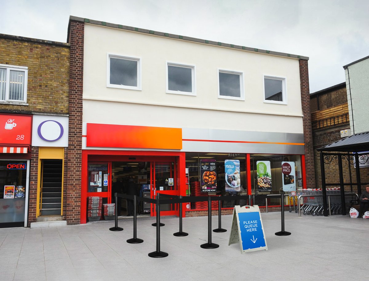 SilverbackVis's tweet image. If you're still able to stay open, don't forget some of the key social distancing solutions that have been essential during 2020.

And once again in 2021, queue barriers are a key part of the strategy
bit.ly/3olmXxE 

#silverbackvisual #staysafe #queuebarriers