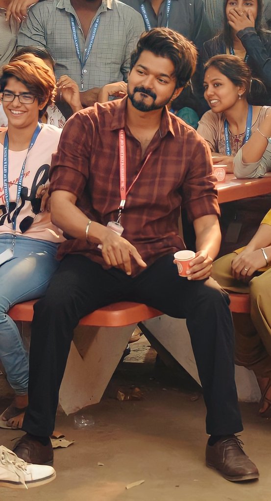 Thalapathy_Ajai's tweet photo. May be the craze of his fans make him so younger & charm🥰😘
@actorvijay | @Dir_Lokesh | @anirudhofficial | @XBFilmCreators | @MalavikaM_ | #MasterFilm #MasterPromo3 | #MasterKerala #MasterPongal | #MasterEmoji | https://t.co/F2V22DQtVk