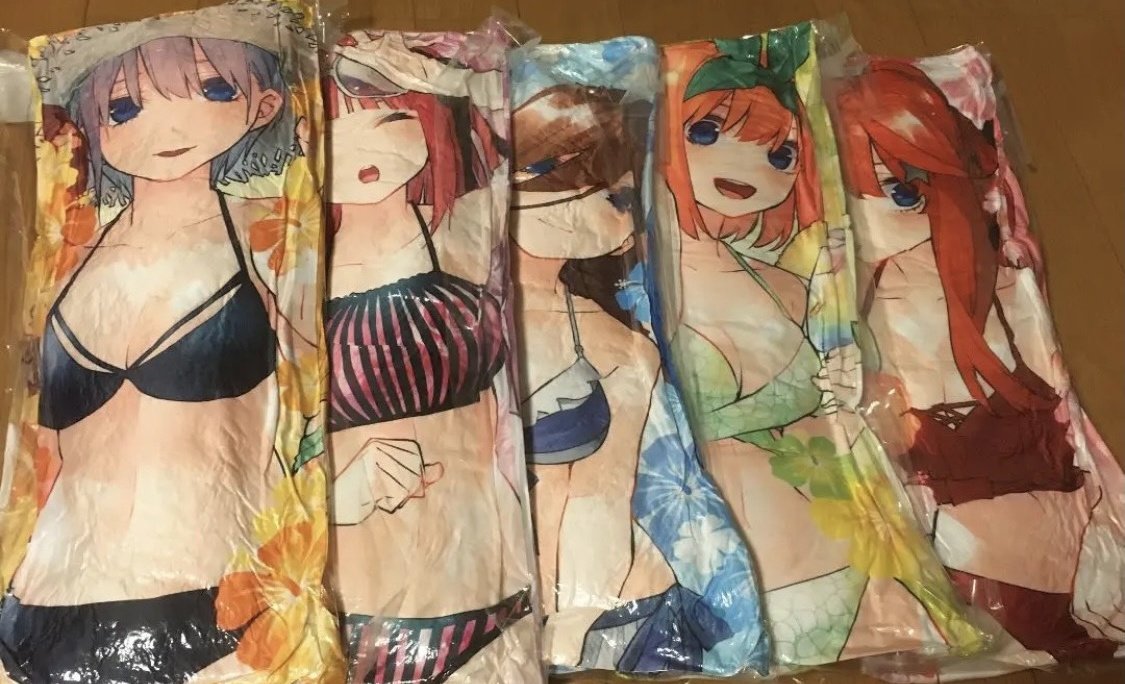 hpg_jo's tweet photo. 五等分の花嫁好きのための企画開催🎉

今回の企画は花嫁展祭り！
・ショルダートートセット
・スティッククッションセット
・三玖のヘッドホン

🎍応募方法🎍
・フォロー&amp;RT
・応募とリプ！

🎍応募期間🎍
1/17〆
明けましておめ��とうございます！
今年は2期もあるので豪華に！

#五等分の花嫁 https://t.co/M9LlahS5A1
