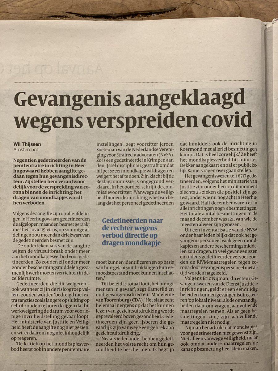 JeroenSoeteman's tweet photo. Gedetineerden die vanwege hun veiligheid een mondkapje willen dragen in de gevangenis worden disciplinair gestraft. Bewaarders dragen in strijd met beleid vaak geen mondkapje. Zeer zorgelijk. Namens de NVSA reageer ik in artikel van vandaag van @Wil_Thijssen in @volkskrant https://t.co/k16LNAdMPg