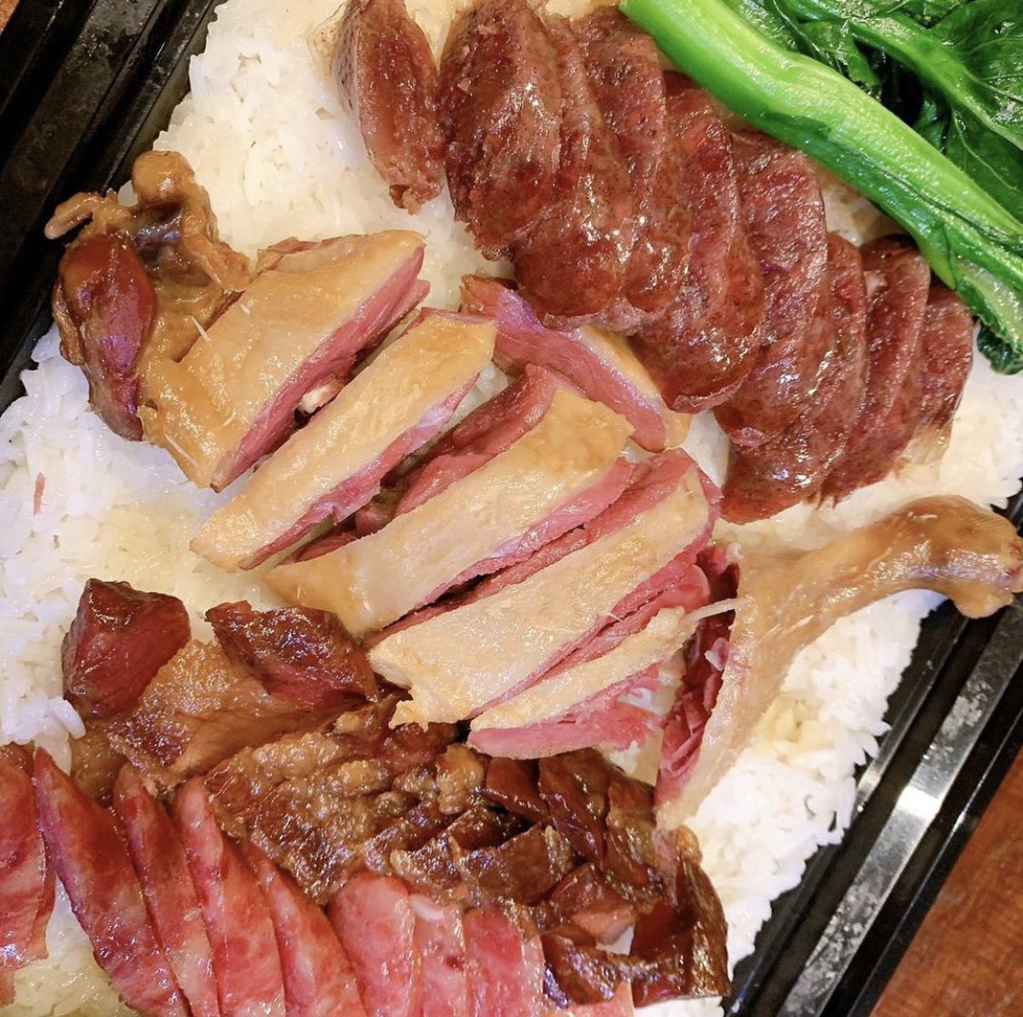 HarborviewSF's tweet photo. Too lazy to cook in this cold winter weather? Warm up with our Steamed Chinese Sausage with Assorted Cured Meats &amp; Vegetables over Rice. Plenty for 3-4 people to share.

🥡 https://t.co/QgxXUy5hGg https://t.co/w3SlBsj9cr