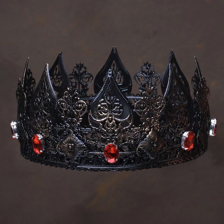 ~thread~𝓣𝓱𝓲𝓼 𝓬𝓻𝓸𝔀𝓷 𝓸𝓷 𝓽𝓱𝓲𝓼 𝓣𝓪𝓮𝔂𝓪𝓷𝓰