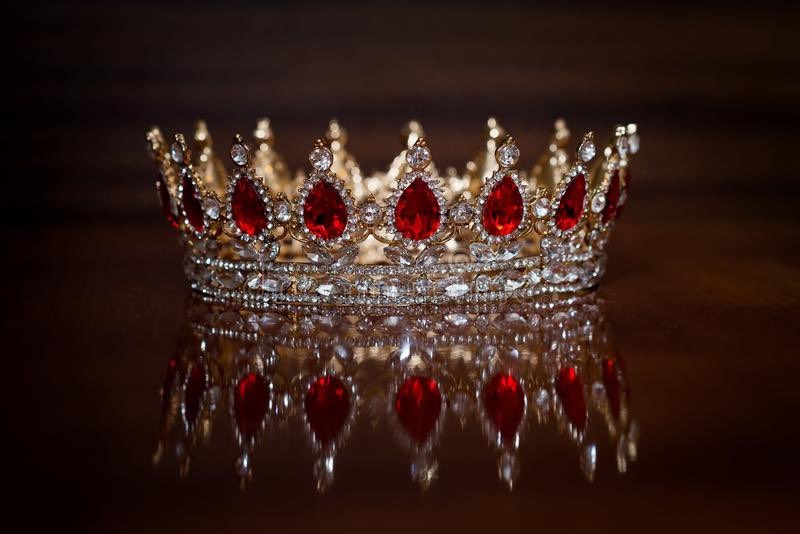 ~thread~𝓣𝓱𝓲𝓼 𝓬𝓻𝓸𝔀𝓷 𝓸𝓷 𝓽𝓱𝓲𝓼 𝓣𝓪𝓮𝔂𝓪𝓷𝓰