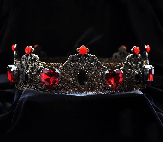 ~thread~𝓣𝓱𝓲𝓼 𝓬𝓻𝓸𝔀𝓷 𝓸𝓷 𝓽𝓱𝓲𝓼 𝓣𝓪𝓮𝔂𝓪𝓷𝓰