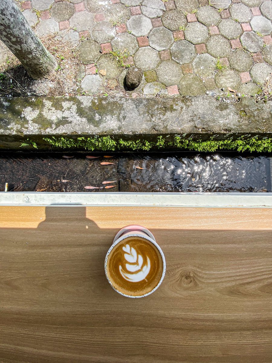 javafoodie_'s tweet photo. Pagi ini ke Cuena Coffee

Coffee Shop di daerah Candi Gebang, tepatnya di Perum Darussalam

Ini sebenernya cm rumah ownerny yg disulap halamanny jd outlet minimalis.
Menu andalannya Burgernya malahan, kmren pd rekomendasiin Unperfect

Asik bgt lama2 di sini, yg jaga masi ownernya https://t.co/8BveFkOMd0