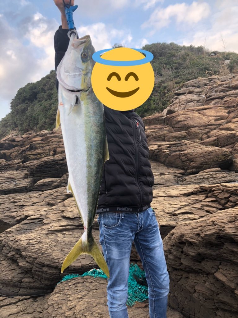 sagabass1997's tweet photo. @yousuck2020 ショアから引きずり出した
立派な鰤です♪ https://t.co/Xzse7npre8