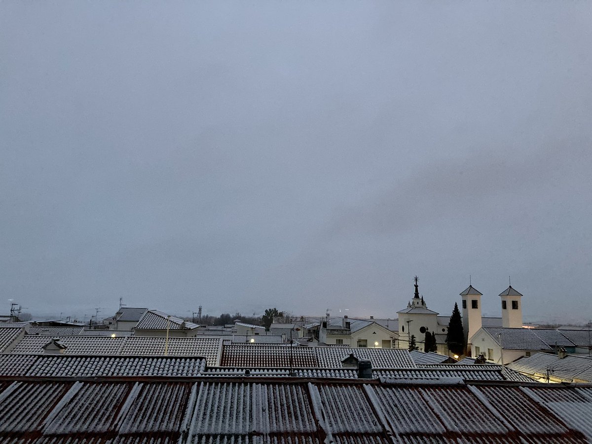 Amanecen con un poquito de nieve  los tejados de Puertollano <a href="/meteocr/">meteocr</a> <a href="/Meteopuertollan/">Meteopuerto</a>