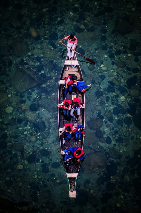 desi_thug1's tweet image. Clearer than a crystal ! Umngot river is a unexplored paradise in Meghalaya