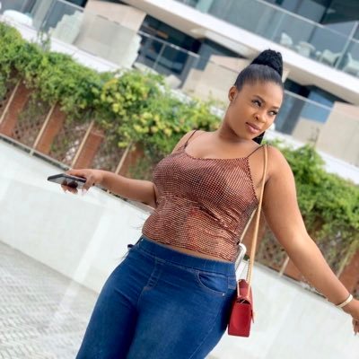 Ifyj14's tweet photo. Titans let's wish our very own @onyinyesmiler a happy birthday. She finish work during TACHA'S birthday. Happy birthday Onyi with the heart of gold wishing you many more fruitful and fulfilled years. #TachaXBeautyByLammy https://t.co/UKwIuQmzxa