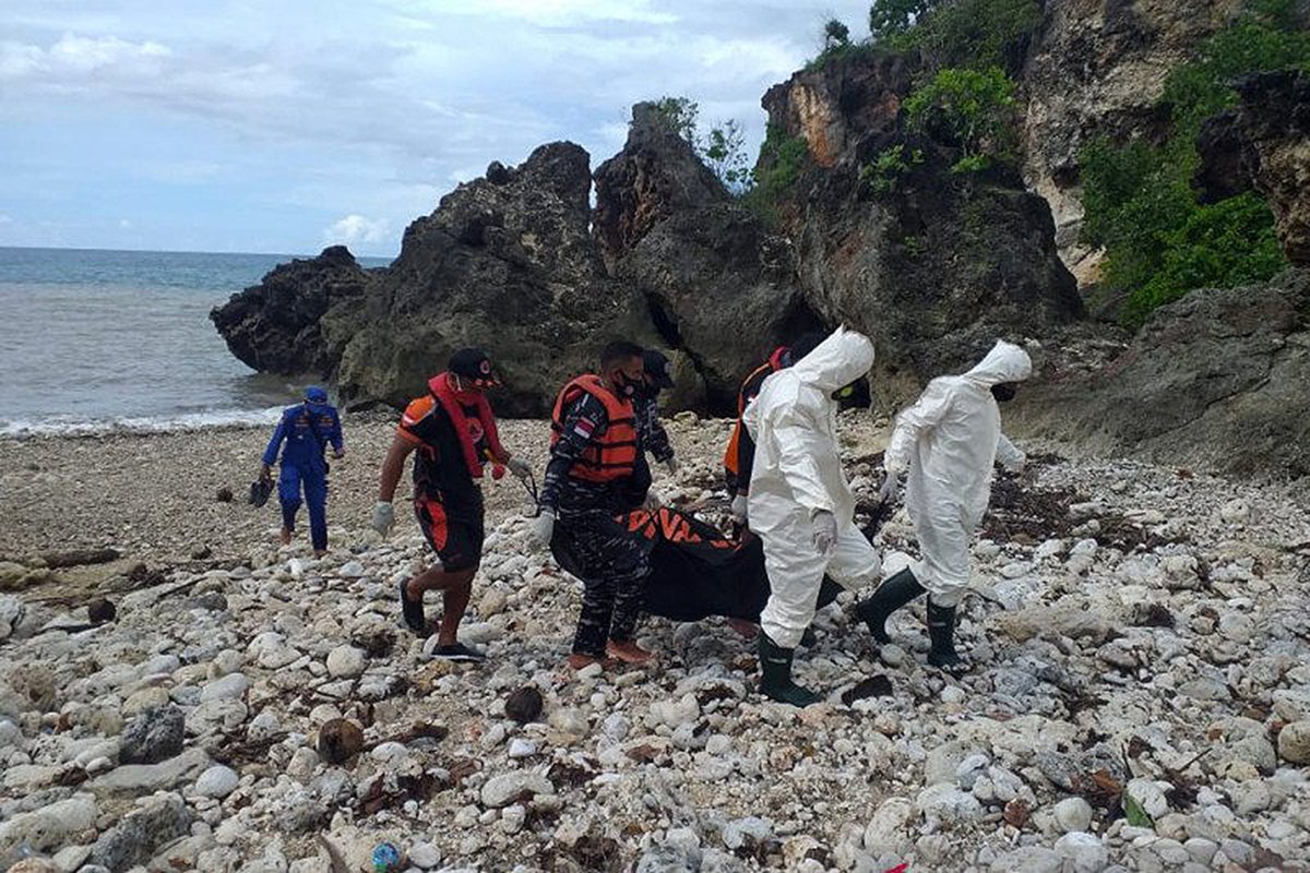 harnasid's tweet photo. Nelayan Korban Kecelakaan Laut di Rote Ditemukan Meninggal Dunia https://t.co/L1UeZvdZR6 via @HARNAS.ID 
#BeritaTerkini #Nelayan #KecelakaanLaut #PantaiRote https://t.co/5Ztz3DGsnF