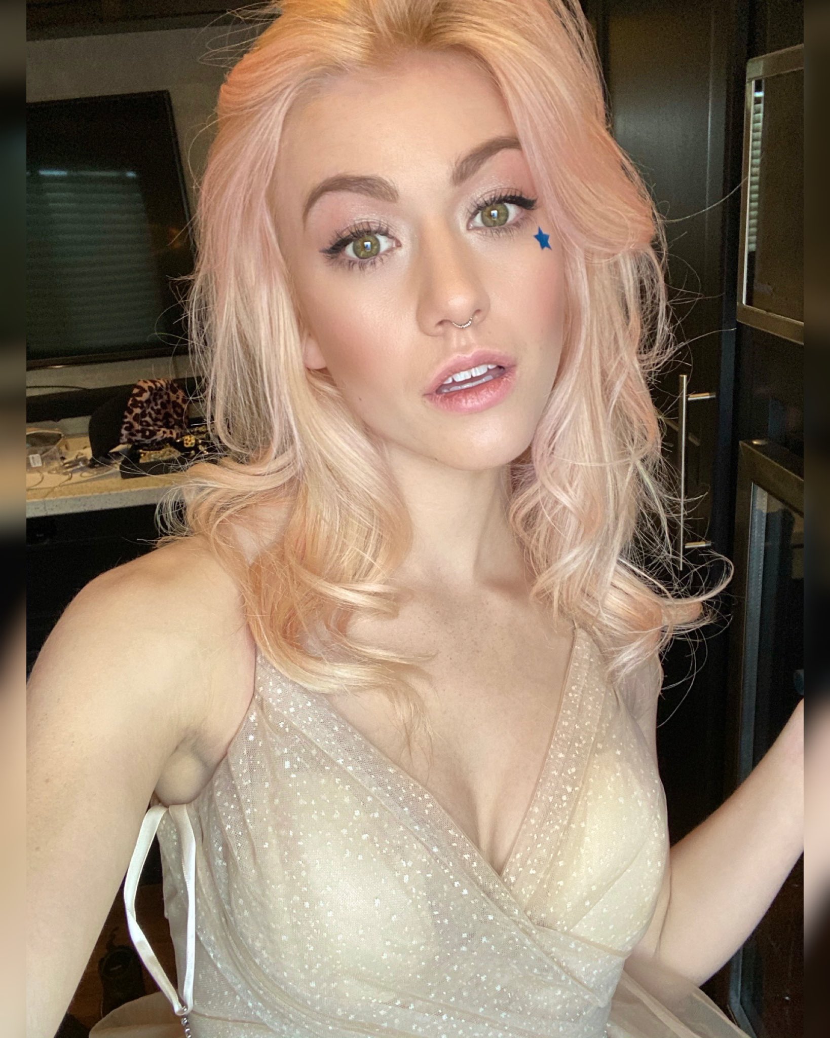 ErHTaZgU0AMXQOY?format=jpg&name=large