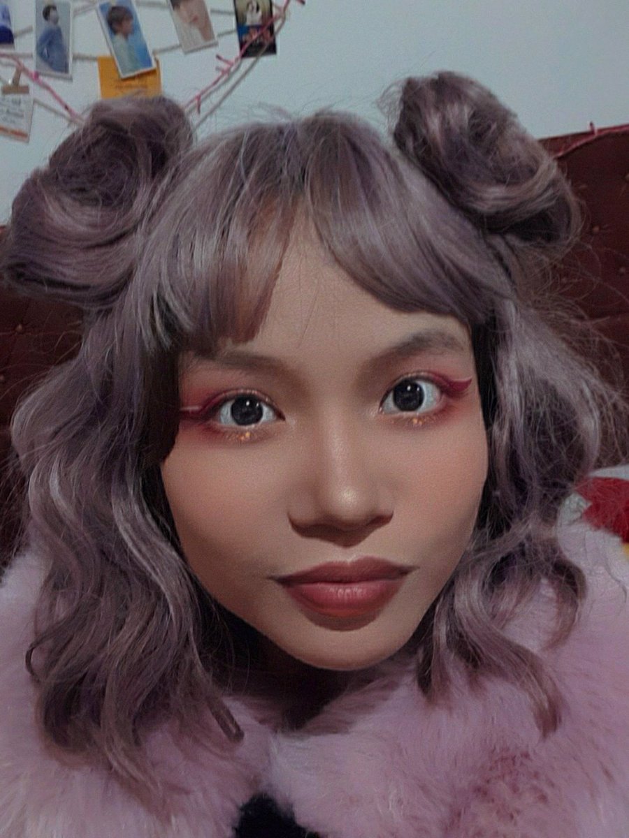 LOVElSTHEANSWER's tweet photo. just here to dump my makeup pics coz who else would see my makeup if I'm in my room 24/7 right 🤟😭

kk bye https://t.co/ZjDPOFeRhS